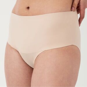 2 Spanx Undie-tectable Smoothing Brief Size XS NWT